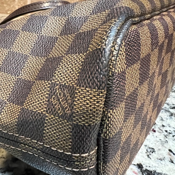 LV never full pm like new condition - Picture 7 of 11